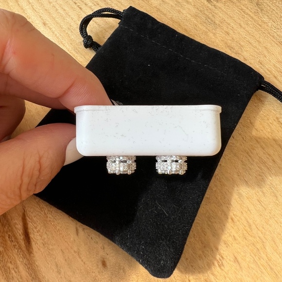 Moissanite Flower Stud Earrings – 1.36 CTW, VVS D Color – 925 Silver $400 Retail - Picture 4 of 6